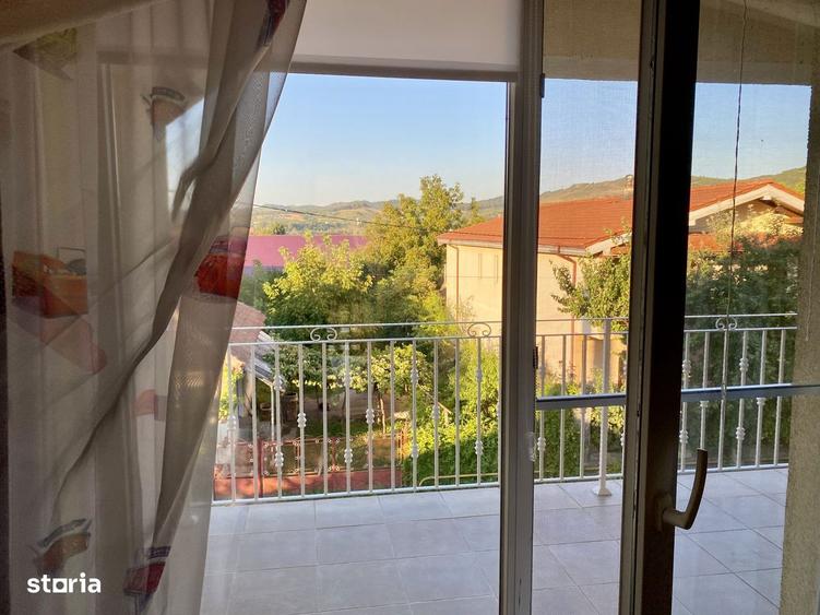 Casa centrala, spatioasa cu privelisti si curte generoasa Jibou - 11