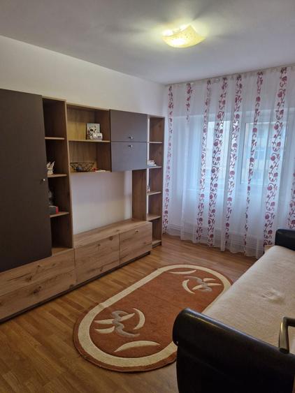 De inchiriat apartament 2 camere central Pucioasa cu 400 euro/luna - 1