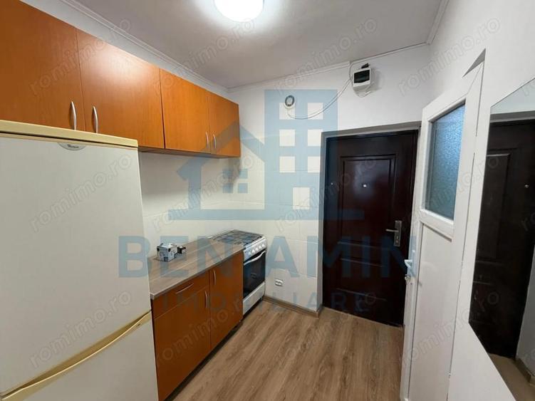 Garsoniera 21mp cartier Tractorul la etajul 2 cu baie si bucatarie - 2