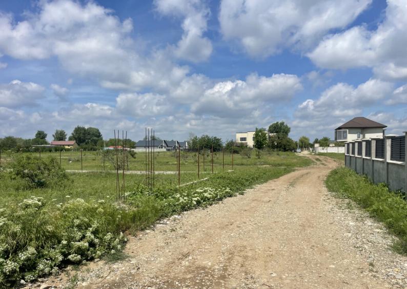 Domne?ti, Str Teiului, teren 1500mp, 40ml deschidere, utili - 4