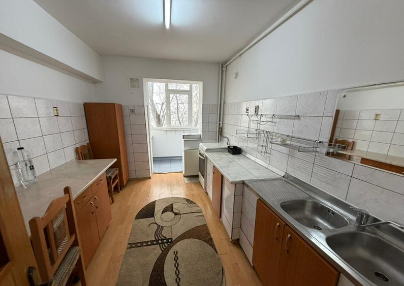 Inchiriez apartament cu 3 camere - 2