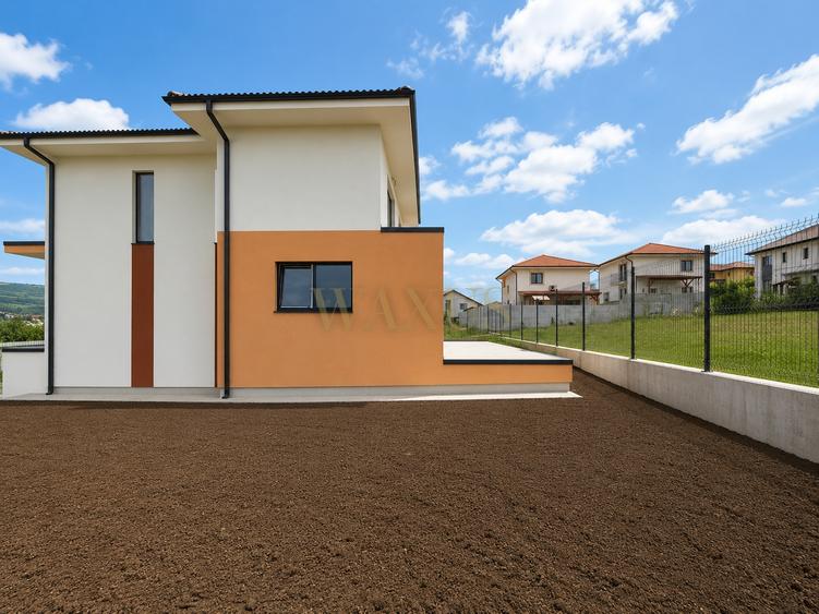 Casă individuală cu 4 camere cu Canalizare în Chinteni