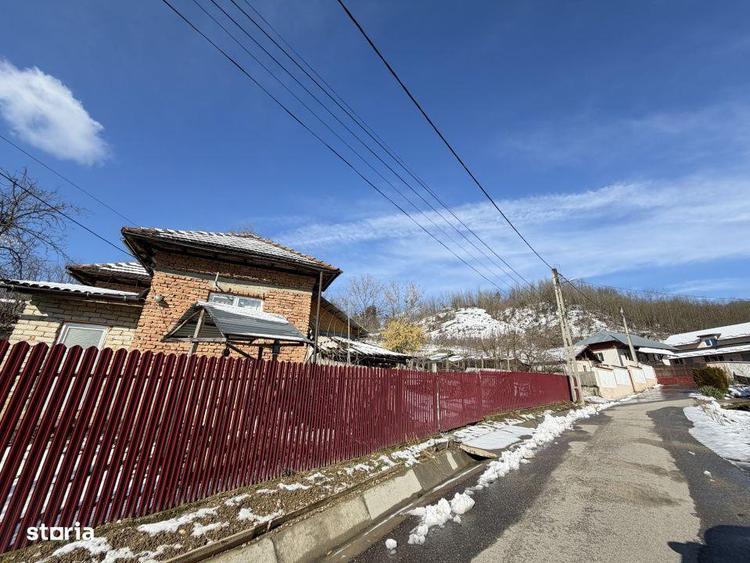 Casa Batraneasca la 8 km de Topoloveni - 1