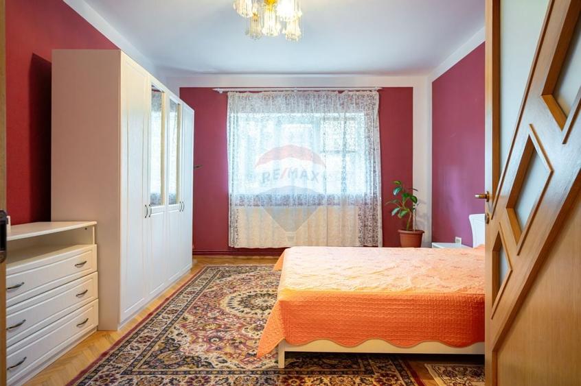 De inchiriat apartament 3 camere la casa, zona Florilor cu parcare - 13