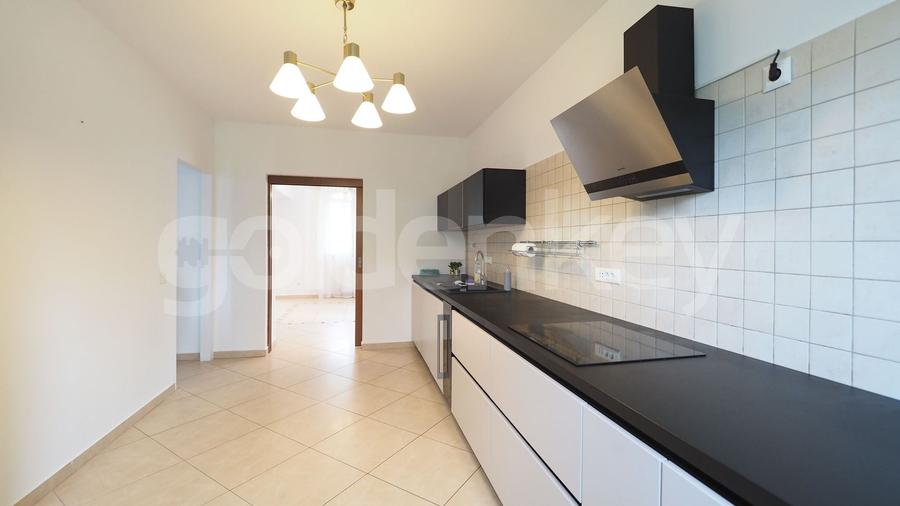 Vila cocheta in cartier rezidential cu piscina comuna, garaj - 8