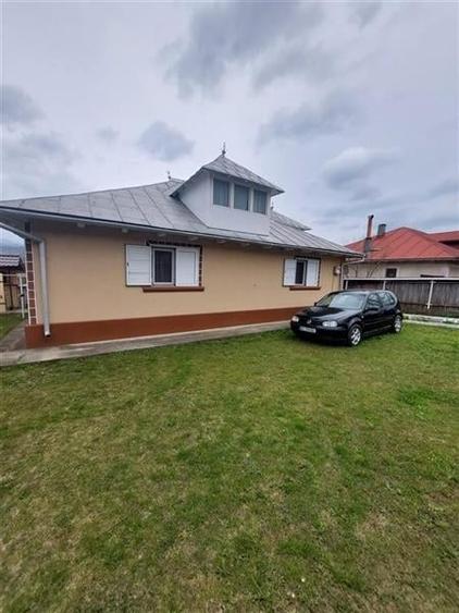 Casa de vanzare cu gradina aproape de Onesti - 1