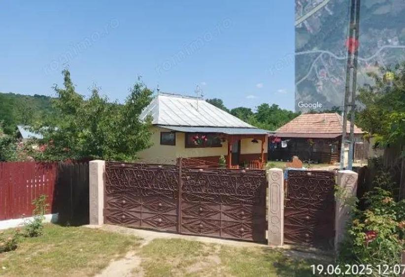 Casa si teren situata in localitatea Dobroteasa, Judetul Olt - 1