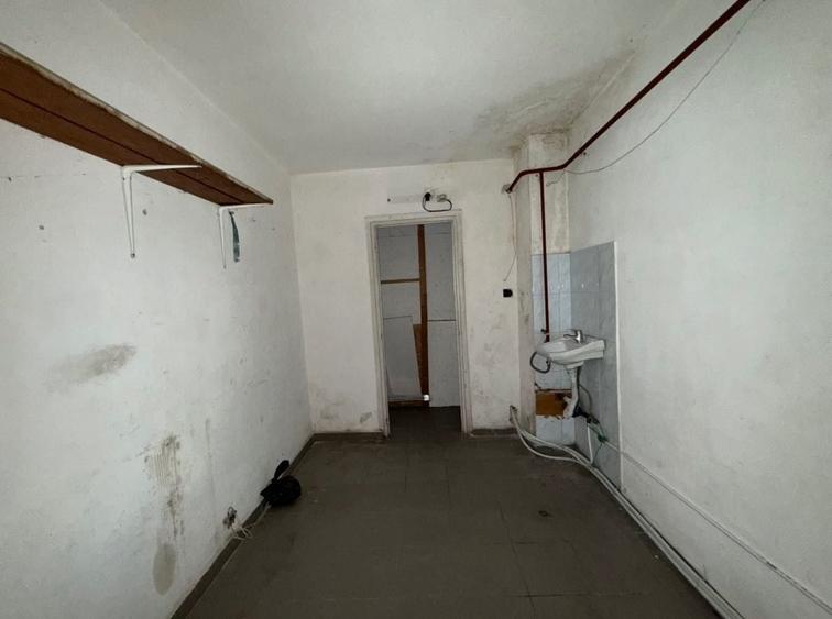 Apartament 4 camere la parter pretabil spatiu comercial - 1