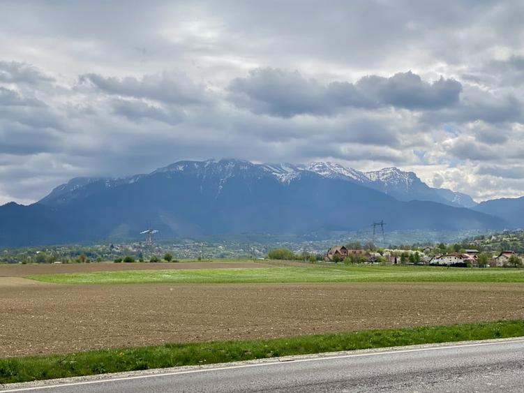 Teren plat P +4 Bran, panoramic munti, DN73, toate utilitatile - 11