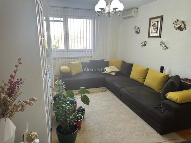 Titan langa metrou Nicolae Grigorescu