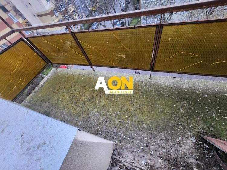 De vanzare apartament 3 camere, Cetate - 12