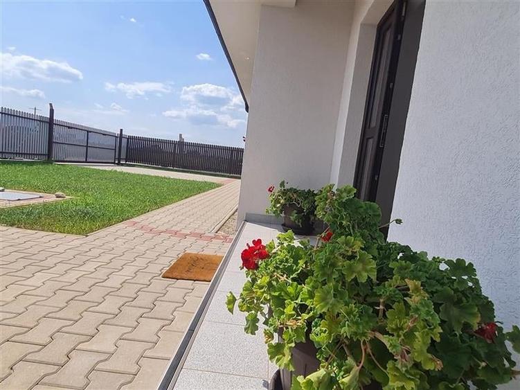 In stil mediteranean, curte proprie, 4 camere, terasa, pod mansardabil, Harman, - 22