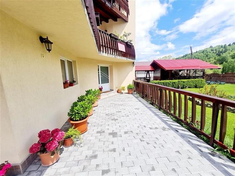 FILM! Pensiune in decor de poveste, loc de istorie si legenda, Moieciu de Jos, B - 12