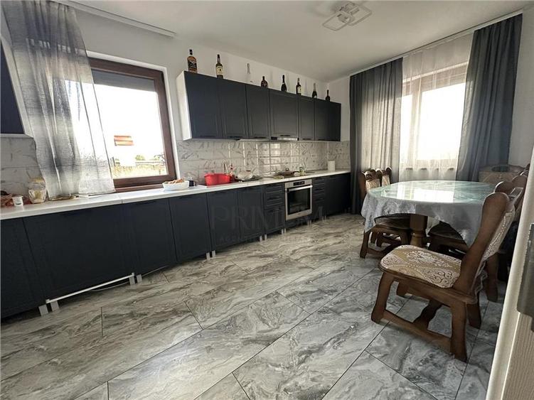 PLOPI - CASA INDIVIDUALA - PANOURI FOTOVOLTAICE - POMPA DE CALDURA - TEREN 430MP - 1