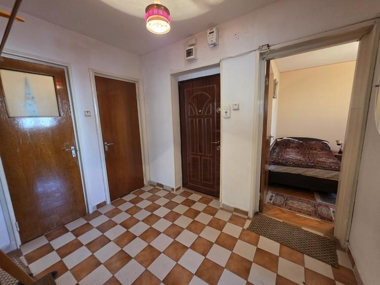 Titan, 10 minute metrou Costin Georgian, la piata Minis, 2 gr sanitare - 4