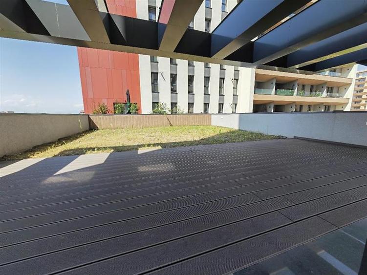 Apartament cu 3 camere decomandat, mobilat în Tractorul