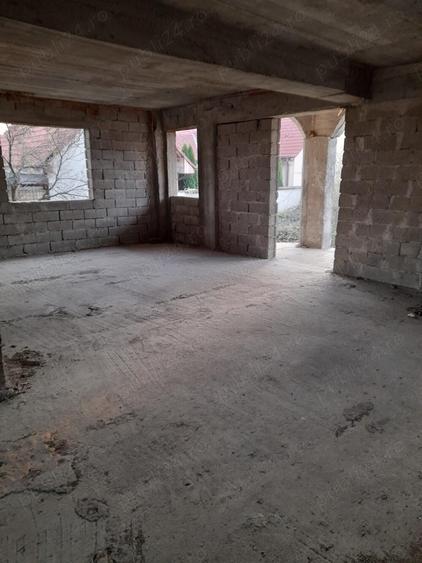 O proprietate speciala, versatila, in regim Demisol+Parter+Etaj si 1500mp teren - 2