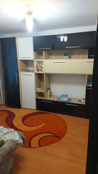 Vand apartament cu o camera, 30m2 utili, etaj 1 - 3