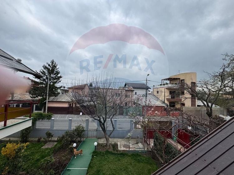 Casă / Vilă cu 8 camere de vânzare în zona Industriilor/Republica - 10