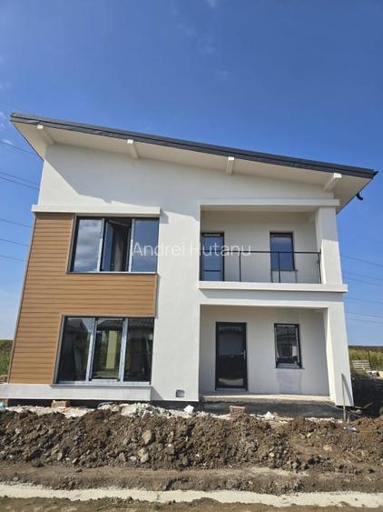 CARTIER PRIVAT, CASA 4 CAMERE, 2 BAI, MIROSLAVA , PLACA DE BETON PESTE ETAJ