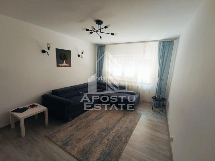 Apartament cu 3 camere decomandat, mobilat în Girocului