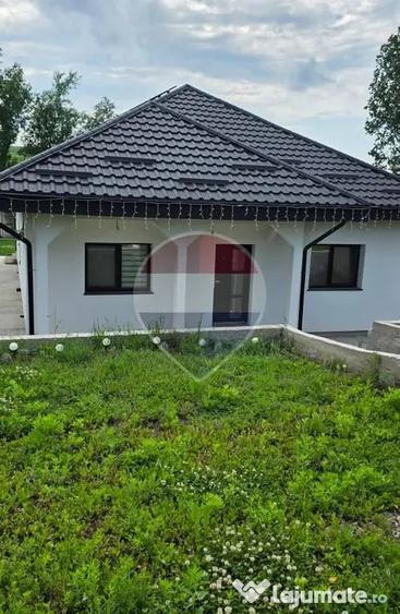 Casă cu 5 camere cu Teren 2325 Mp în Cumpărătura