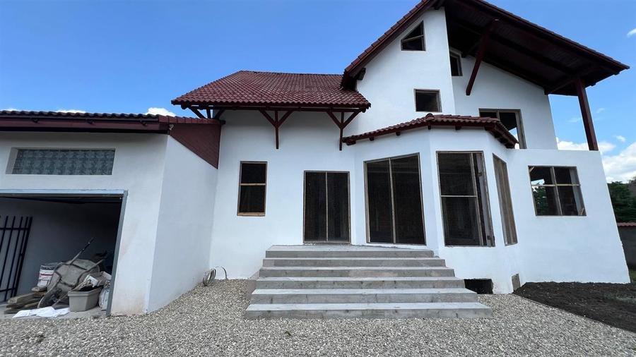 Vila la rosu intr o zona rezidentiala exclusivista Halchiu - 4