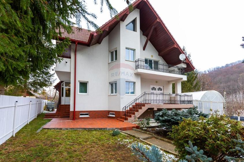 Casa / Vila D+P+1 cu 5 camere de vanzare, strada Slatinei, Luncani - 1