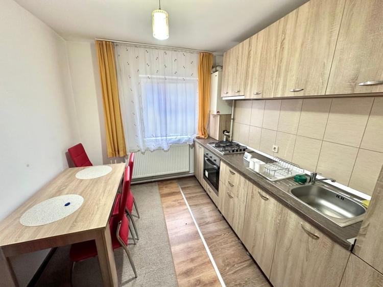 Apartament cu 2 camere decomandat, mobilat în Industrială