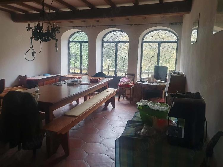 Casă cu 2 camere cu Teren 15000 Mp în Iecea Mare