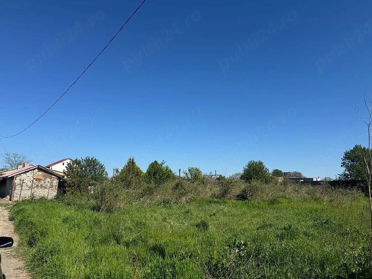 Teren de 700 mp, în Topraisar