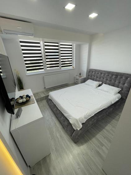 Apartament cu 3 camere semidecomandat în Nord