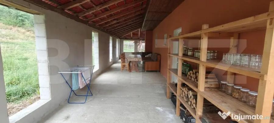 Casă cu 4 camere cu Teren 7238 Mp în Central