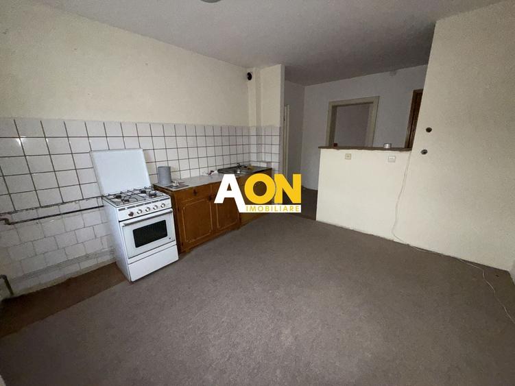 Apartament cu 3 camere decomandat în Cetate