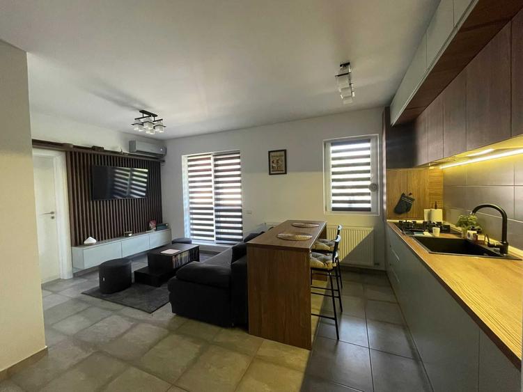 Apartament cu 3 camere semidecomandat în Fundeni