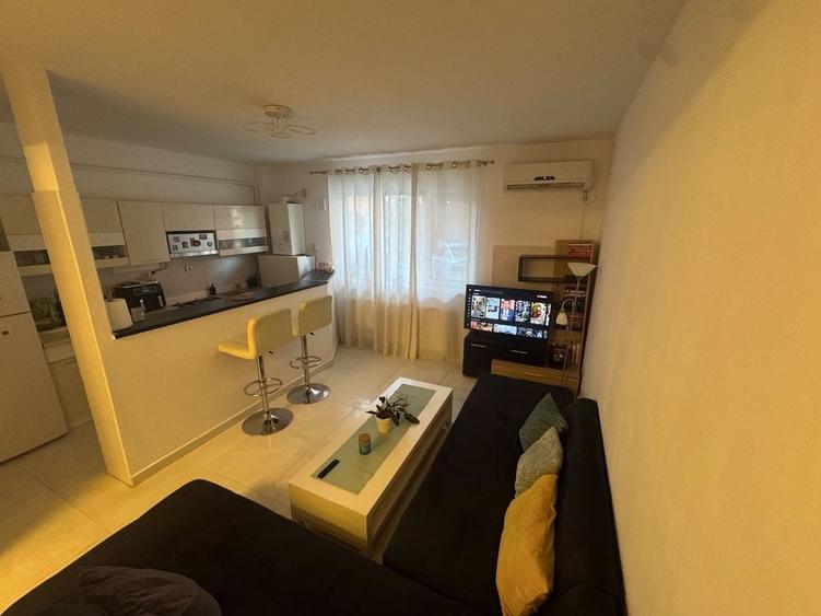 Apartament cu 2 camere nedecomandat în Apărătorii Patriei