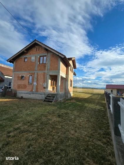 Casă cu 4 camere cu Teren 300 Mp în Central