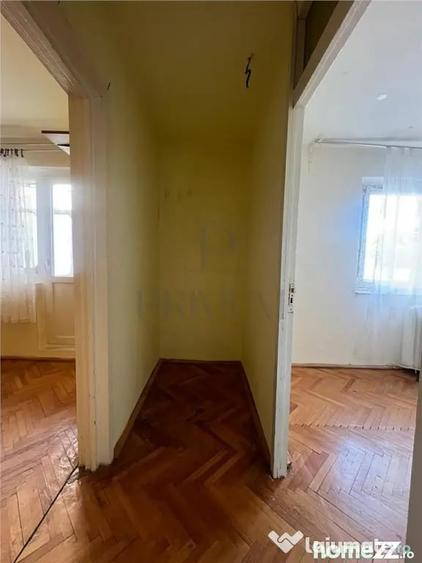 Apartament cu 4 camere semidecomandat în Soarelui