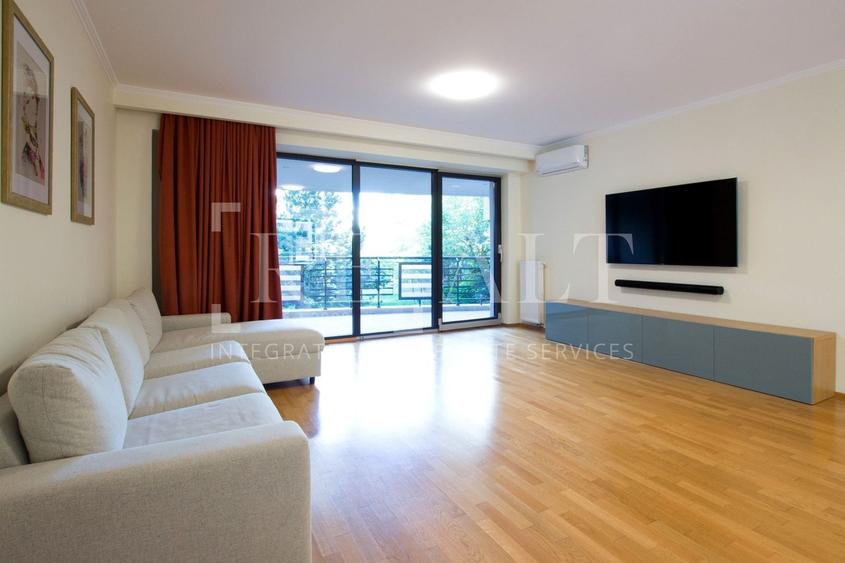 Apartament cu 4 camere semidecomandat, mobilat în Ștefan cel Mare