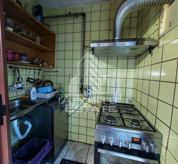 Apartament cu 4 camere decomandat în Soarelui