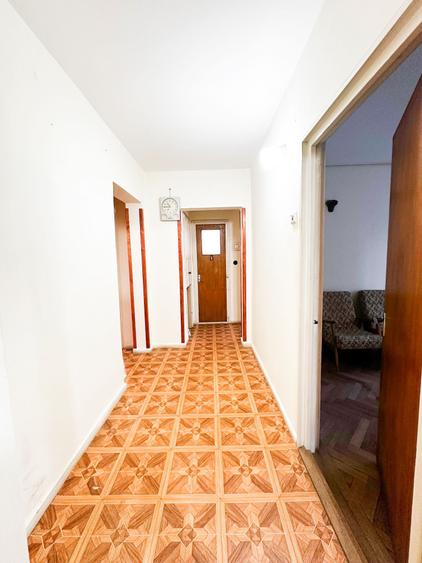 Apartament cu 4 camere decomandat în Republicii