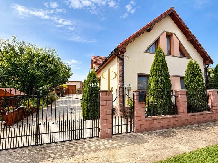 Casă cu Teren 1600 Mp în Iecea Mare