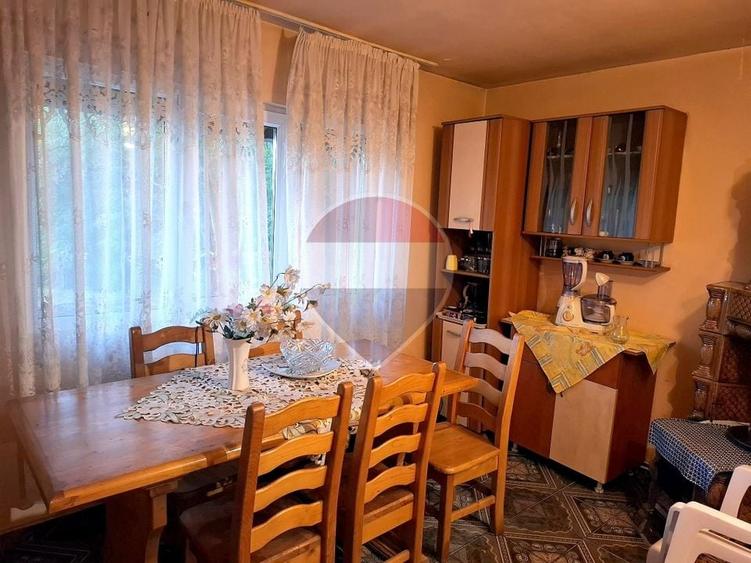 Casă individuală cu 7 camere cu Teren 826 Mp în Provița de Jos