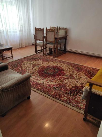 Apartament cu 3 camere decomandat în 1 Mai