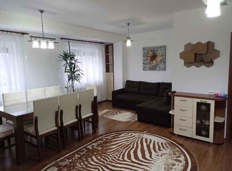 Apartament cu 3 camere decomandat în Central
