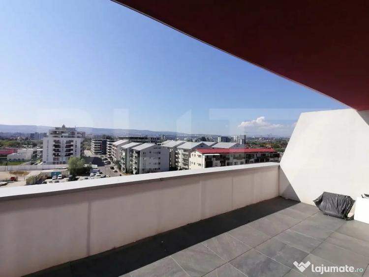 Apartament cu 4 camere semidecomandat în Central