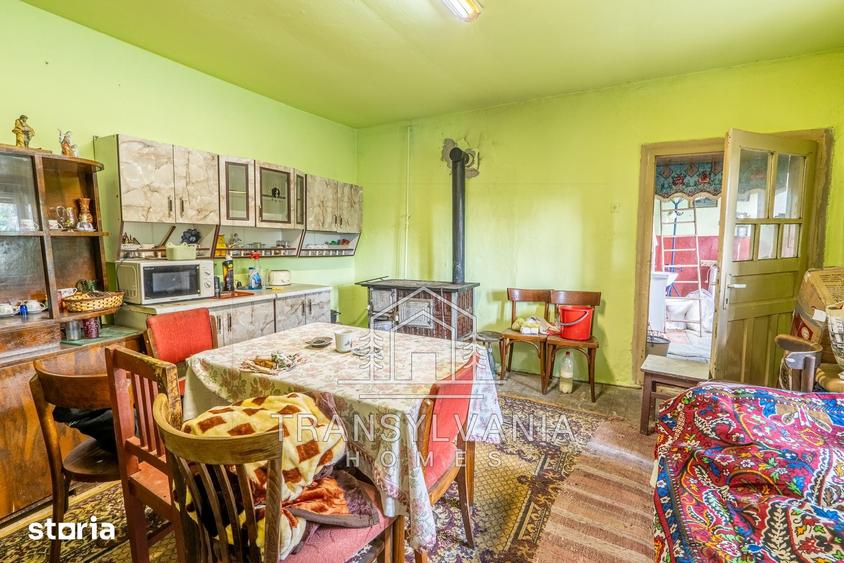 Casă cu 4 camere cu Teren 2560 Mp în Sâmboleni