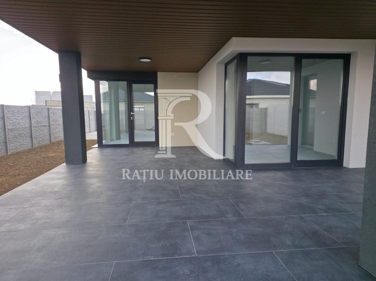Casă individuală cu 3 camere cu Canalizare în Sud