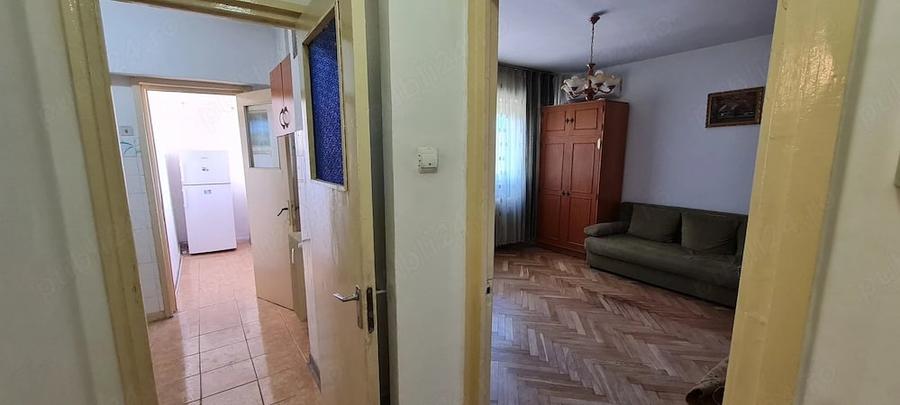 Garsonieră decomandată în Sud