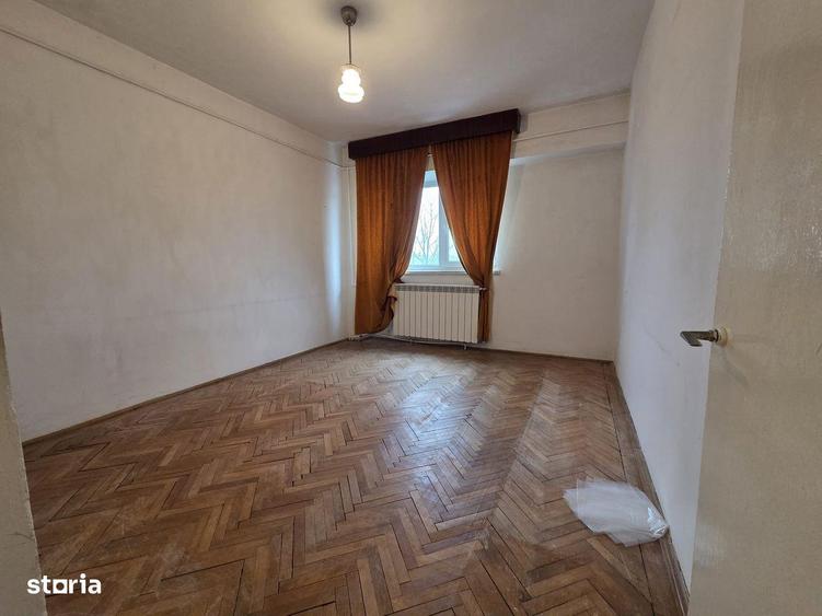 Apartament cu 4 camere decomandat în Central